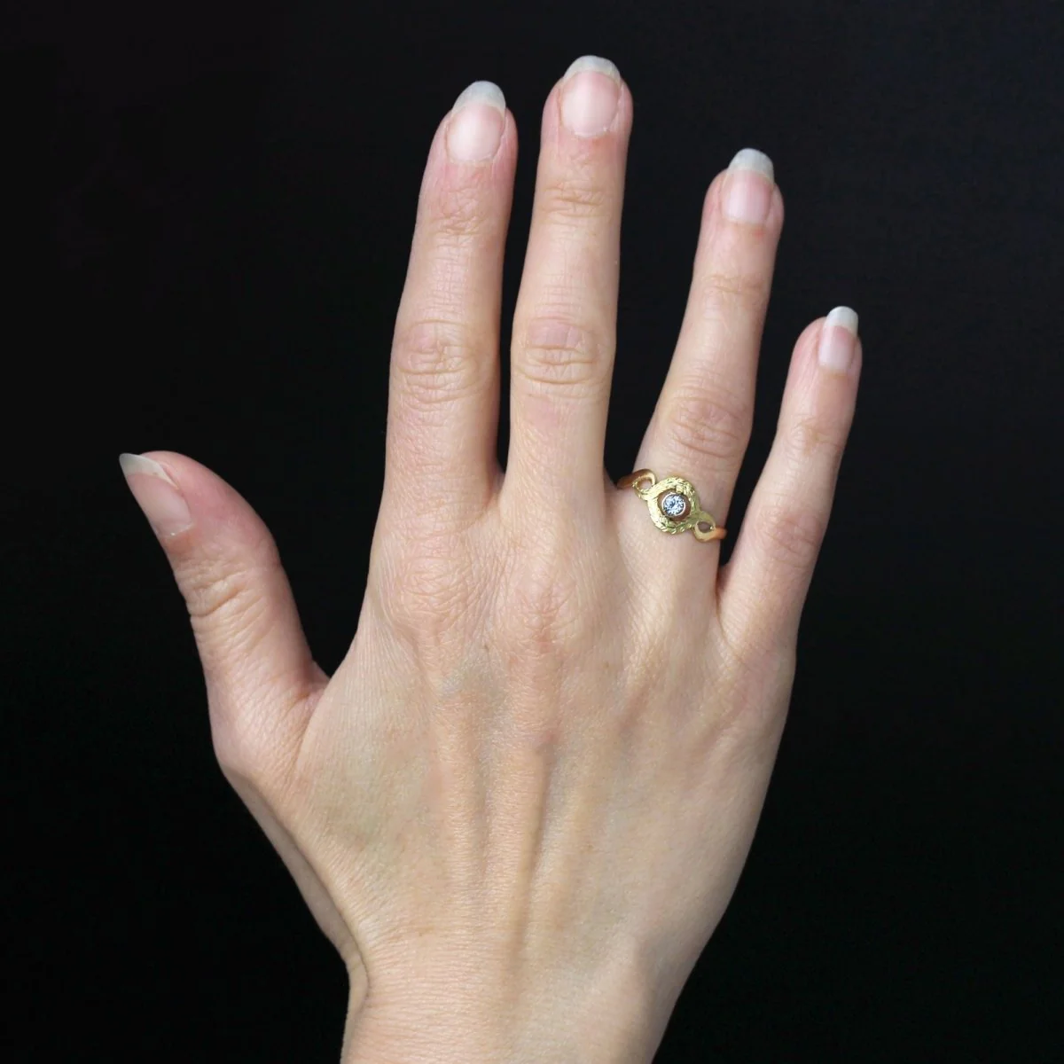 Bague en or jaune et saphir - Image 2