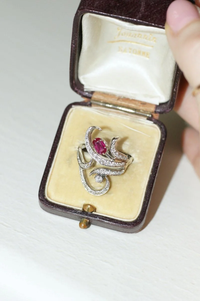 Bague en or blanc, rubis et diamants - Image 17
