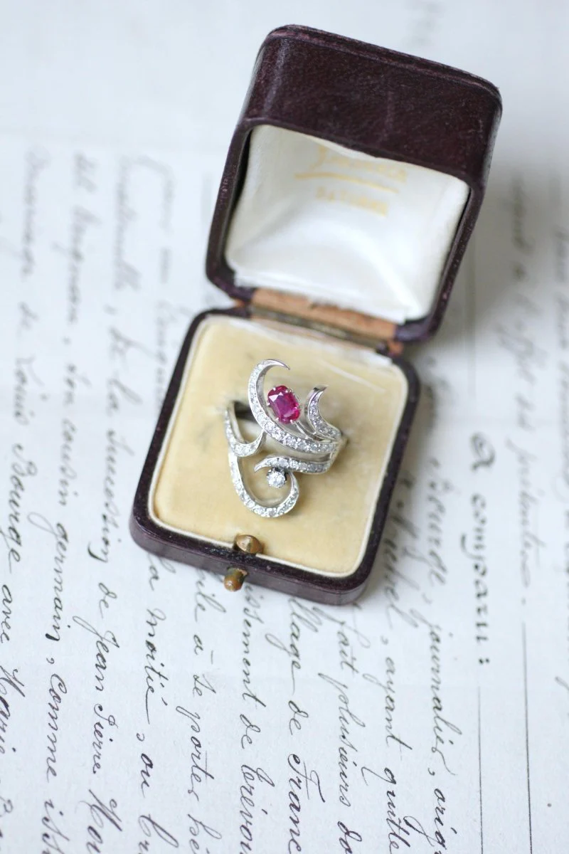 Bague en or blanc, rubis et diamants - Image 18