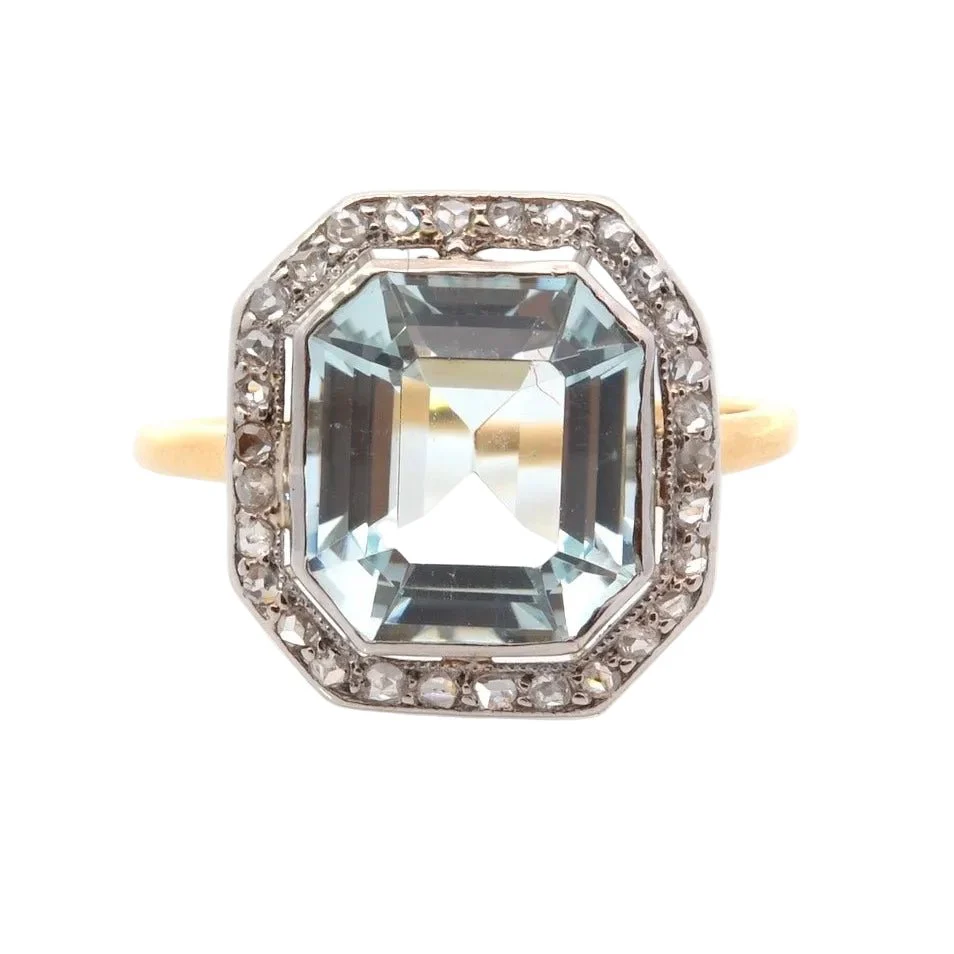 Bague Entourage en or jaune, platine, aigue-marine et diamants