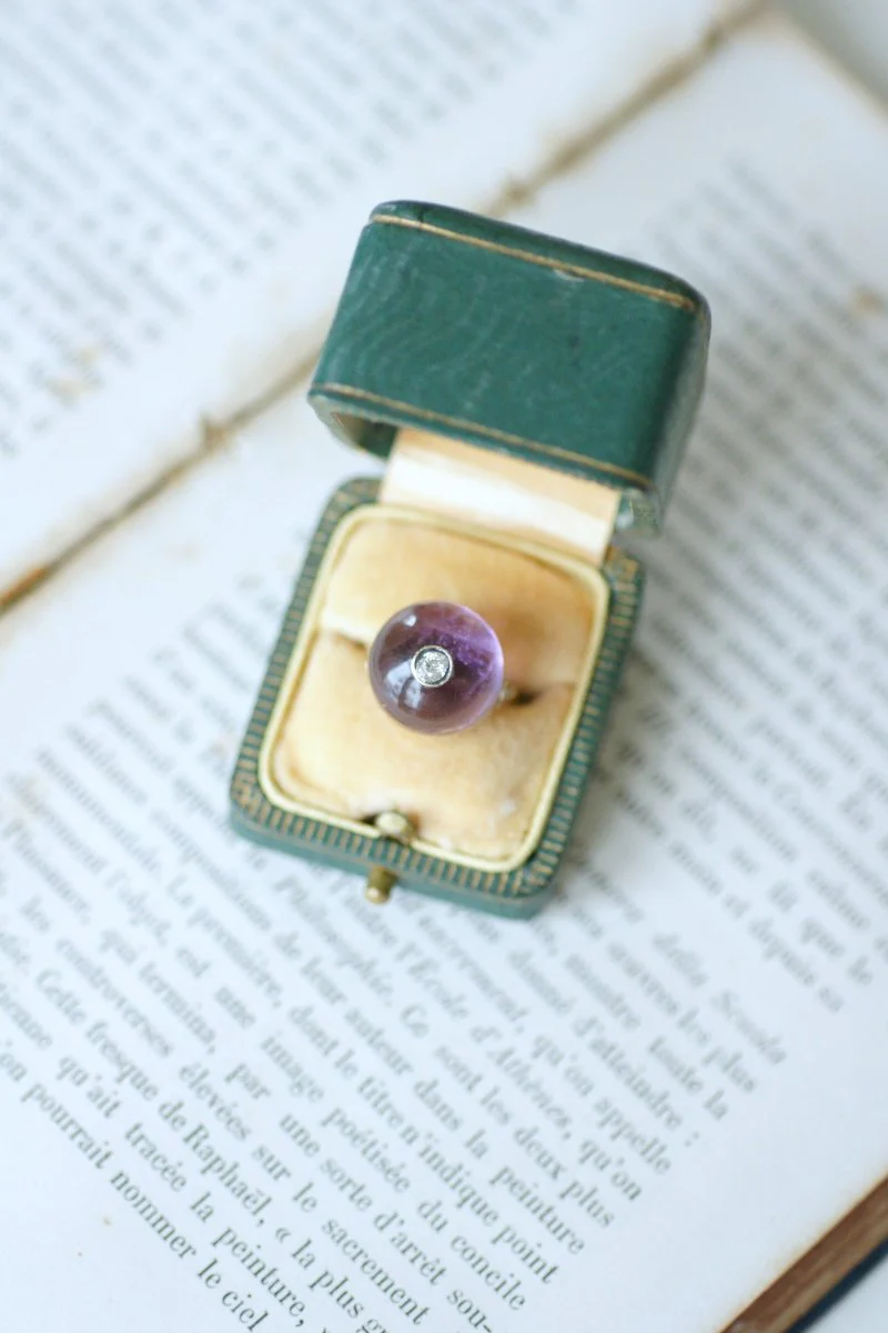 Bague Art Déco Cabochon d'Améthyste et Diamant - Image 2