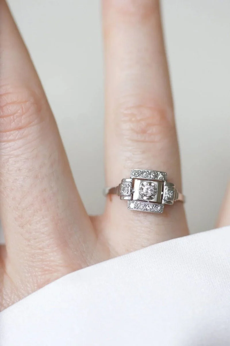 Bague Art Deco carrée diamants - Image 2