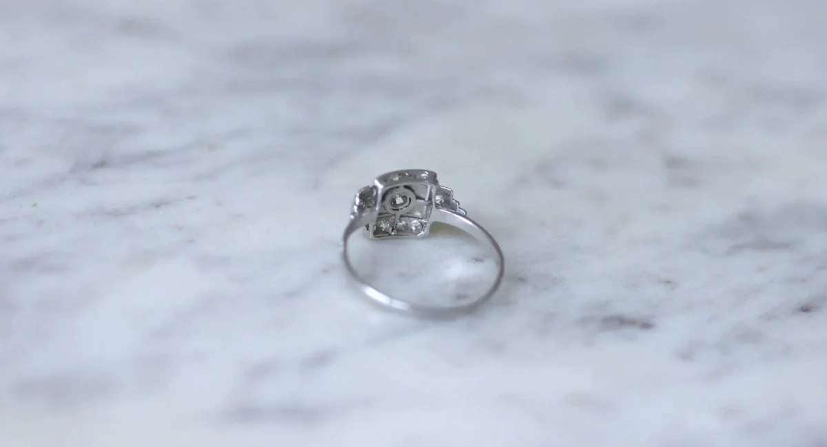 Bague Art Deco carrée diamants - Image 8