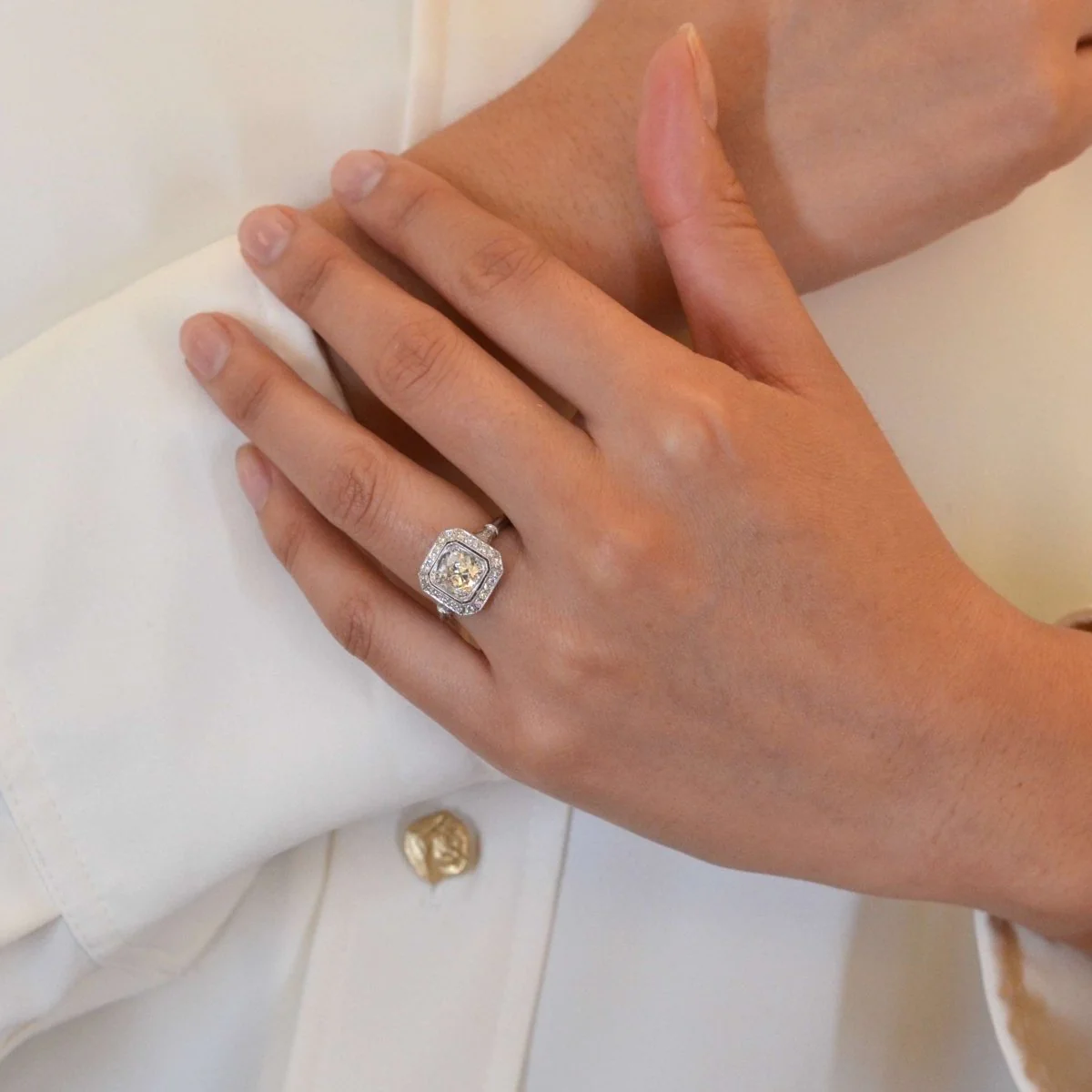 Bague Entourage en platine et diamants - Image 2