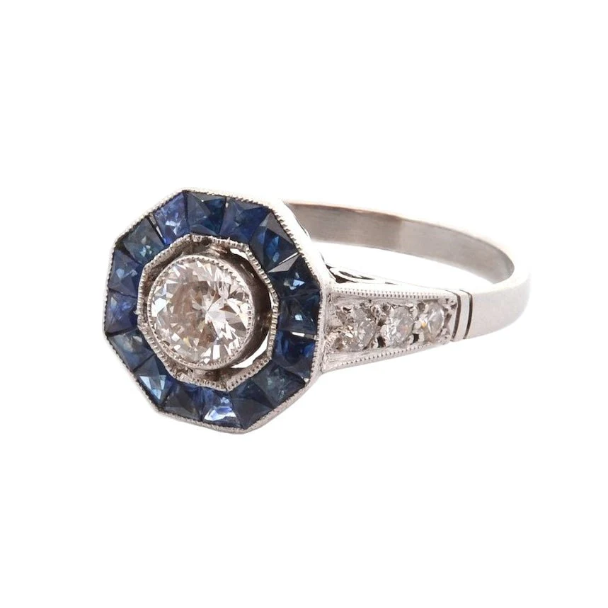 Bague Entourage en platine, saphirs, et diamants - Image 5