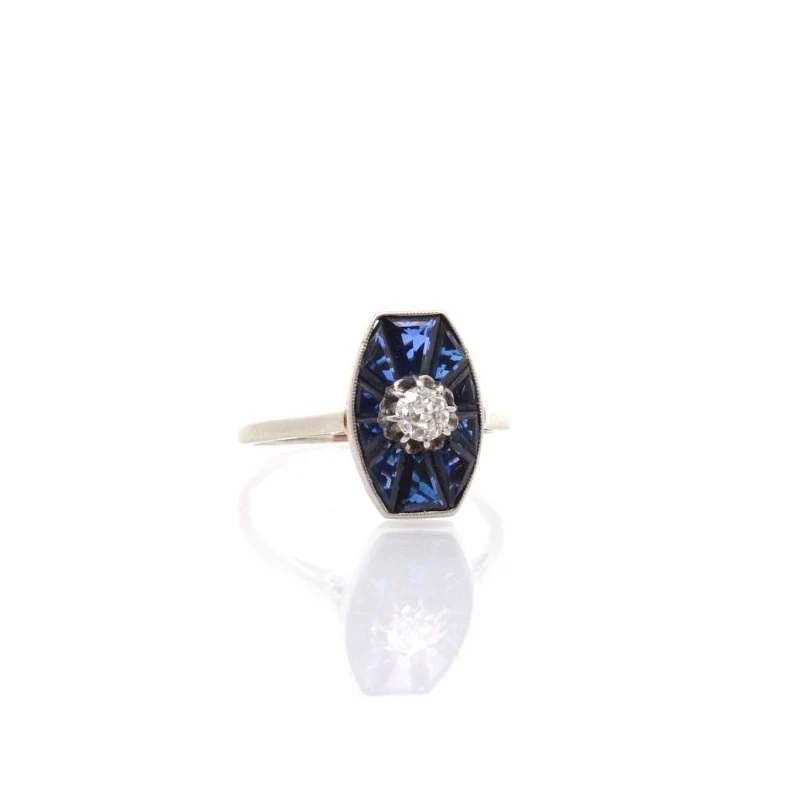 Bague Entourage en platine, diamant et saphirs synthétiques - Image 2