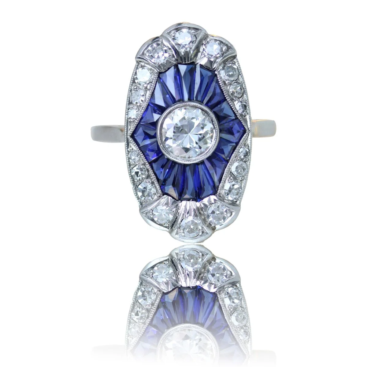 Bague Marquise en platine, saphirs et diamants