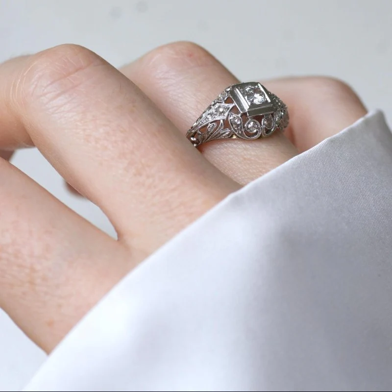 Bague Art Deco Dôme Ajouré Diamants - Image 2