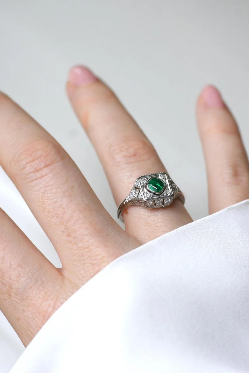 Bague Art Déco Emeraude et Diamants sur Platine - Image 10