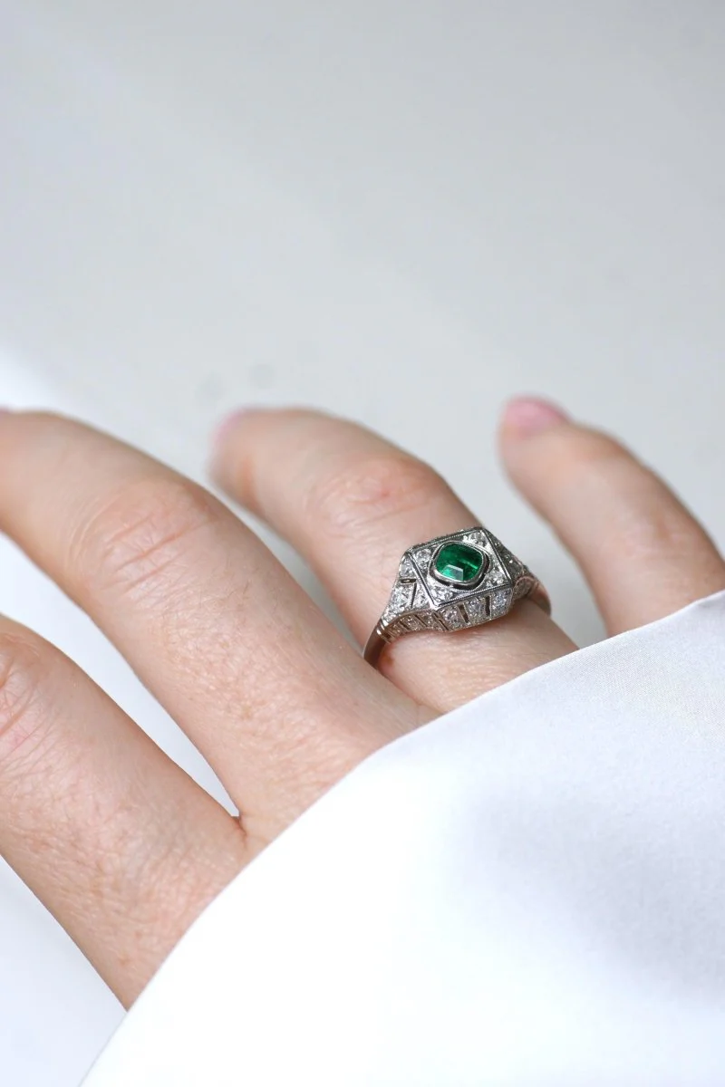 Bague Art Déco Emeraude et Diamants sur Platine - Image 2