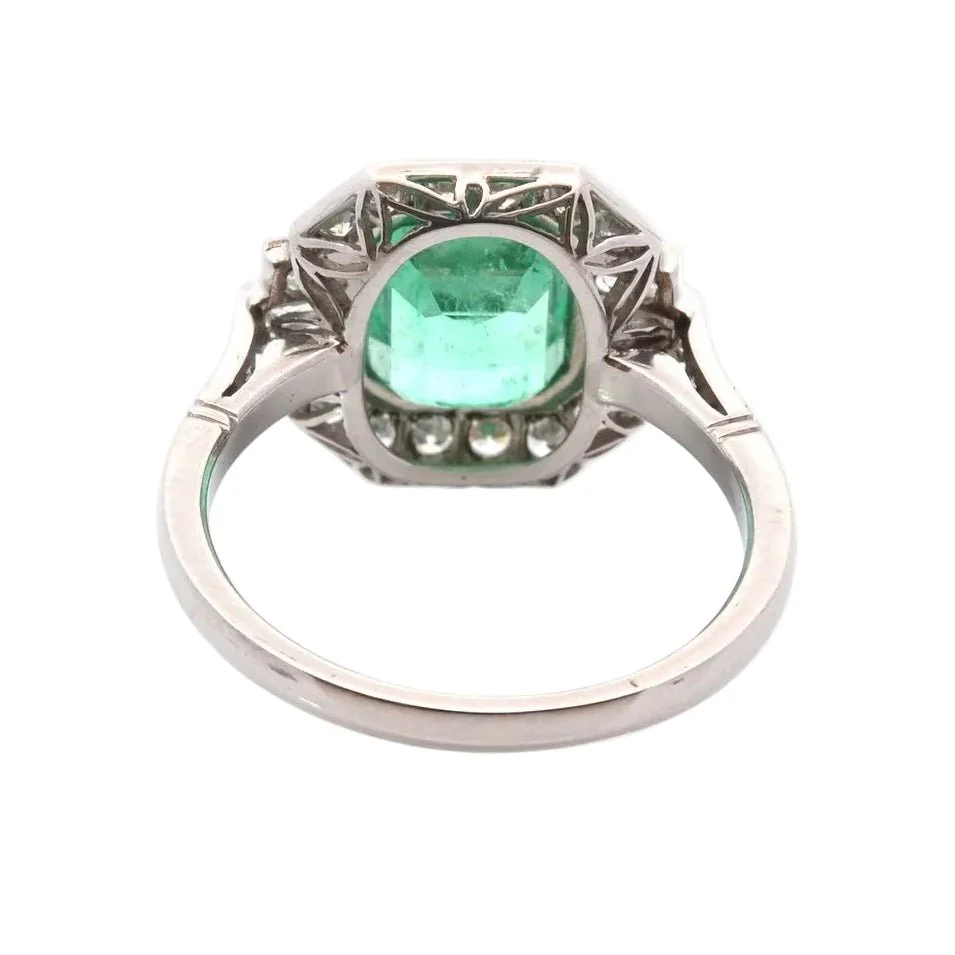 Bague Entourage en or jaune, platine, émeraude et diamants - Image 3