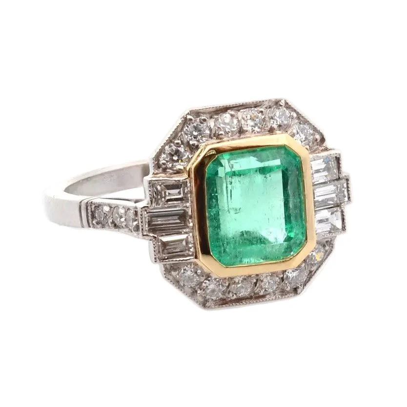 Bague Entourage en or jaune, platine, émeraude et diamants - Image 4