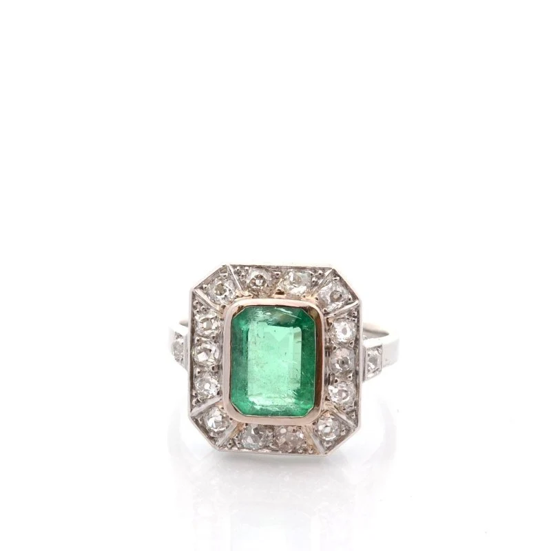 Bague Marquise en platine, émeraude et diamants