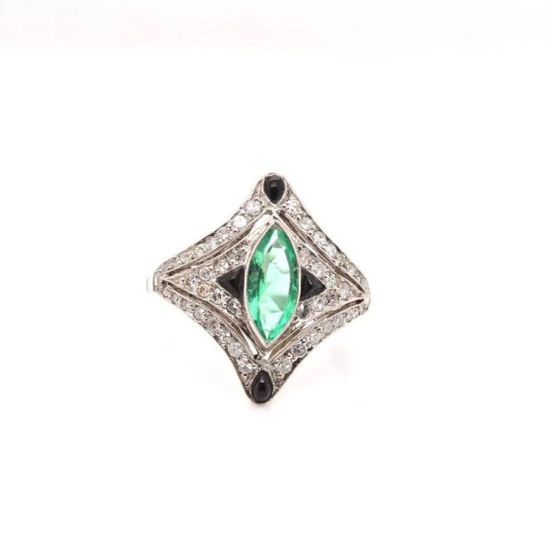 Bague Art déco en platine, émeraude, saphirs et diamants
