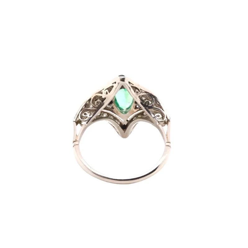 Bague Art déco en platine, émeraude, saphirs et diamants - Image 4