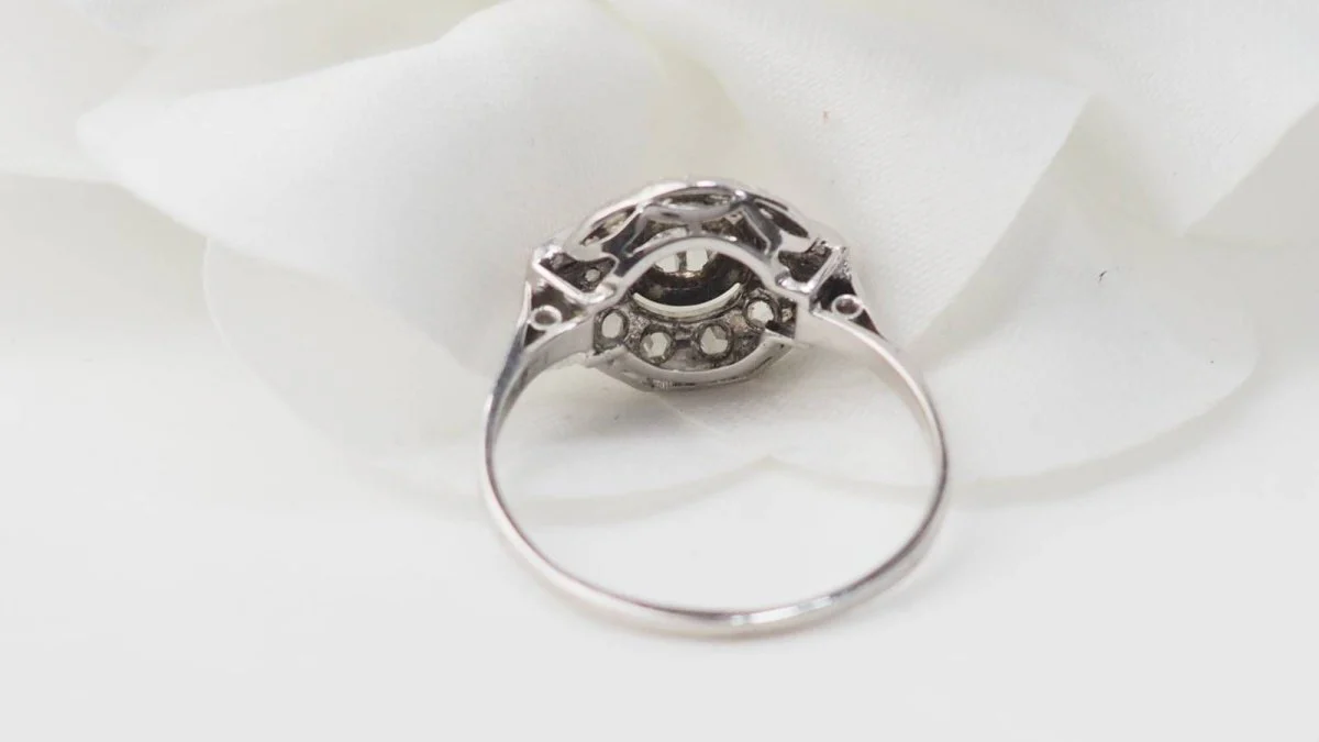 Bague Art Déco en or blanc et diamants - Image 6