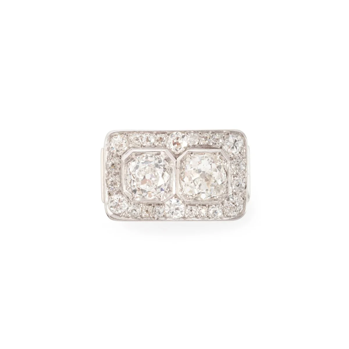 Bague Art déco rectangulaire en or blanc, platine et diamants