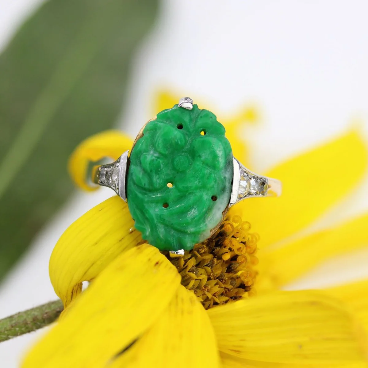 Bague Dôme en platine, or jaune, jade, et diamants - Image 8