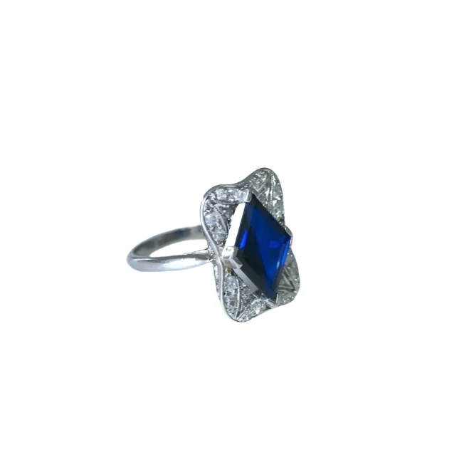Bague Art Déco Losange Saphir synthétique et diamants - Image 3