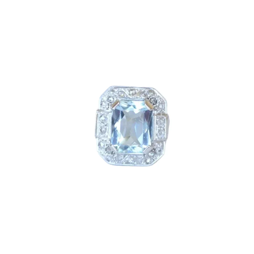 Bague Entourage en or blanc, platine, aigue-marine et diamants