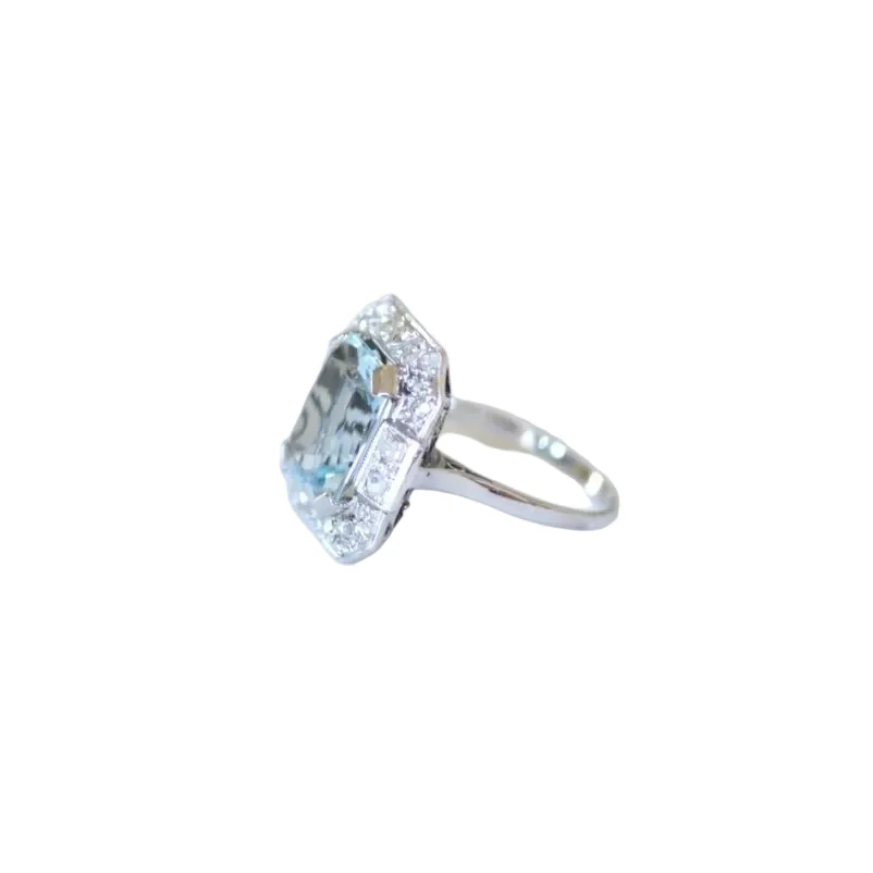 Bague Entourage en or blanc, platine, aigue-marine et diamants - Image 3