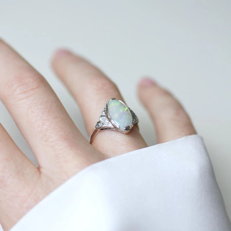 Bague Marquise en or blanc, platine, cabochon, et diamants - Image 8