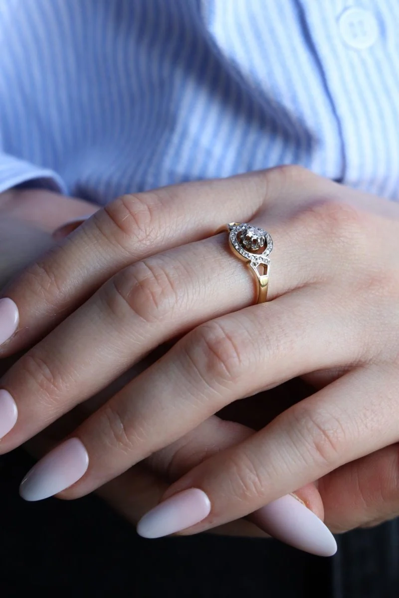 Bague en or jaune et diamants - Image 2