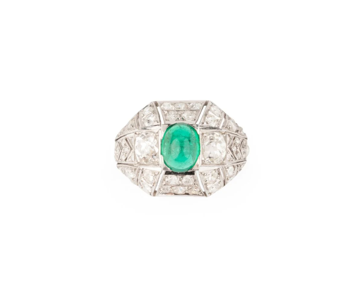 Bague Art déco Pavée en platine, émeraude et diamants