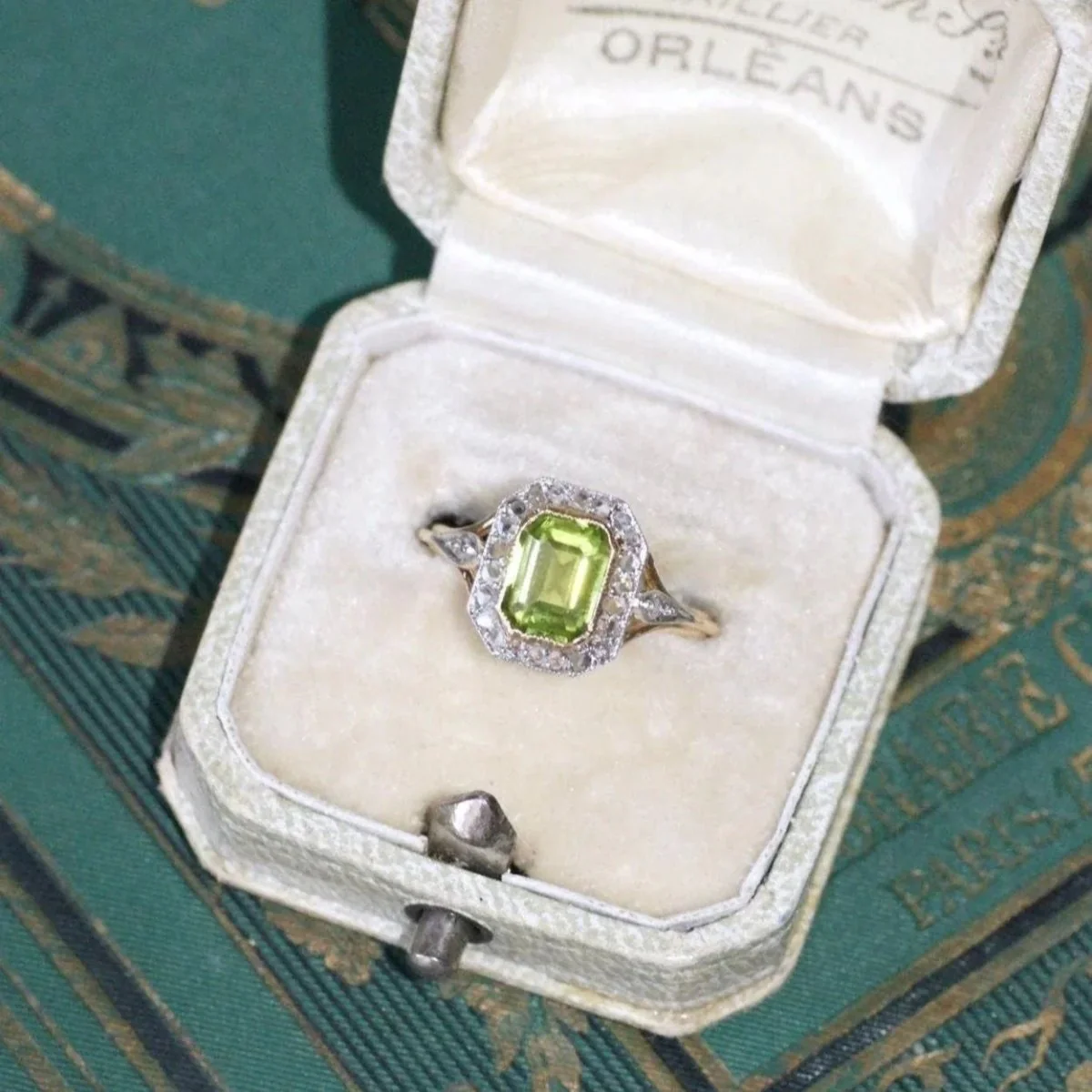 Bague Art Déco Péridot et Diamants - Image 2