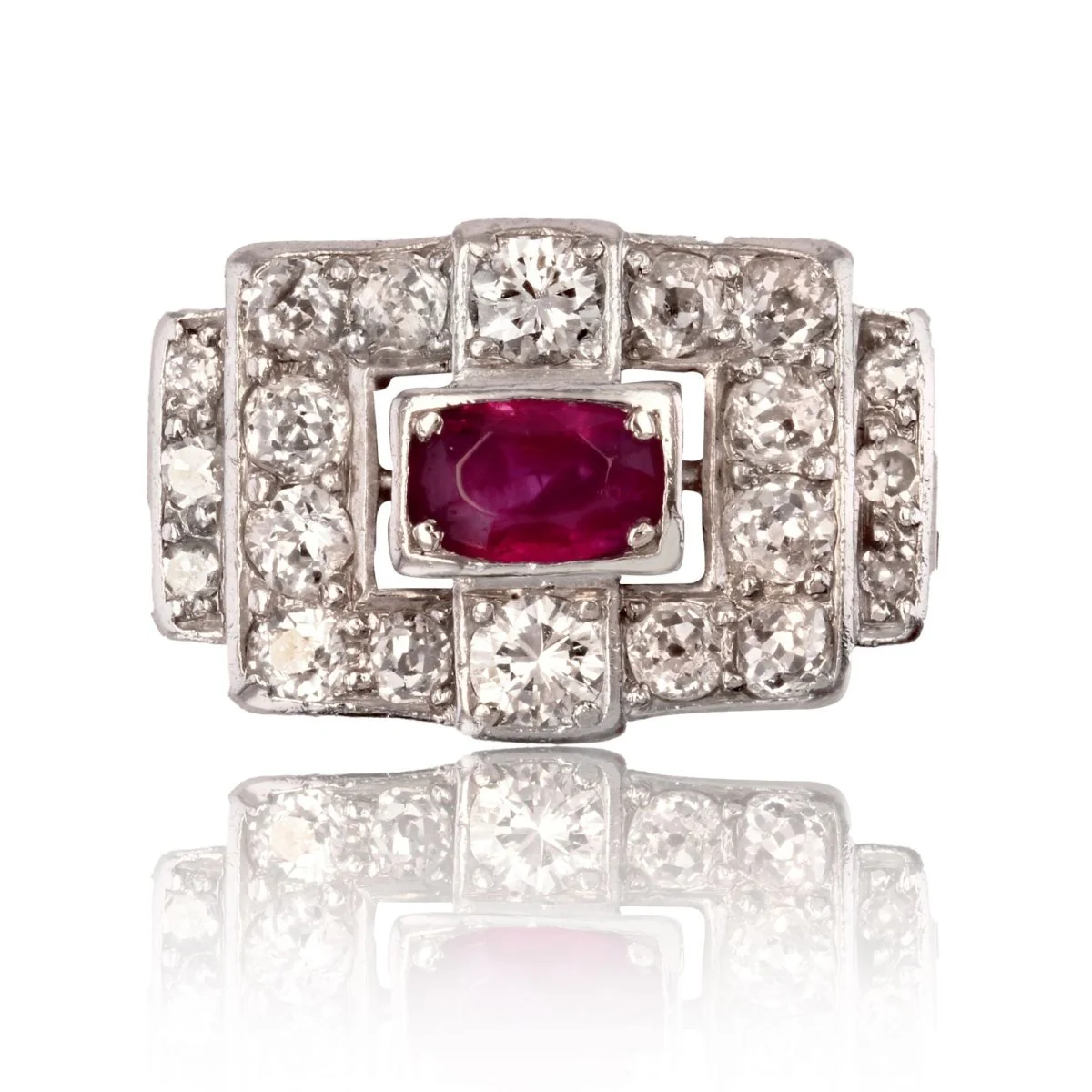 Bague Pavée en platine, rubis et diamants