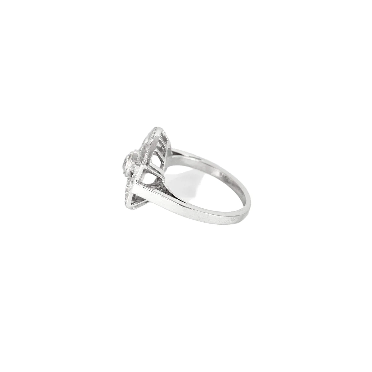 Bague Entourage en platine et diamants - Image 4