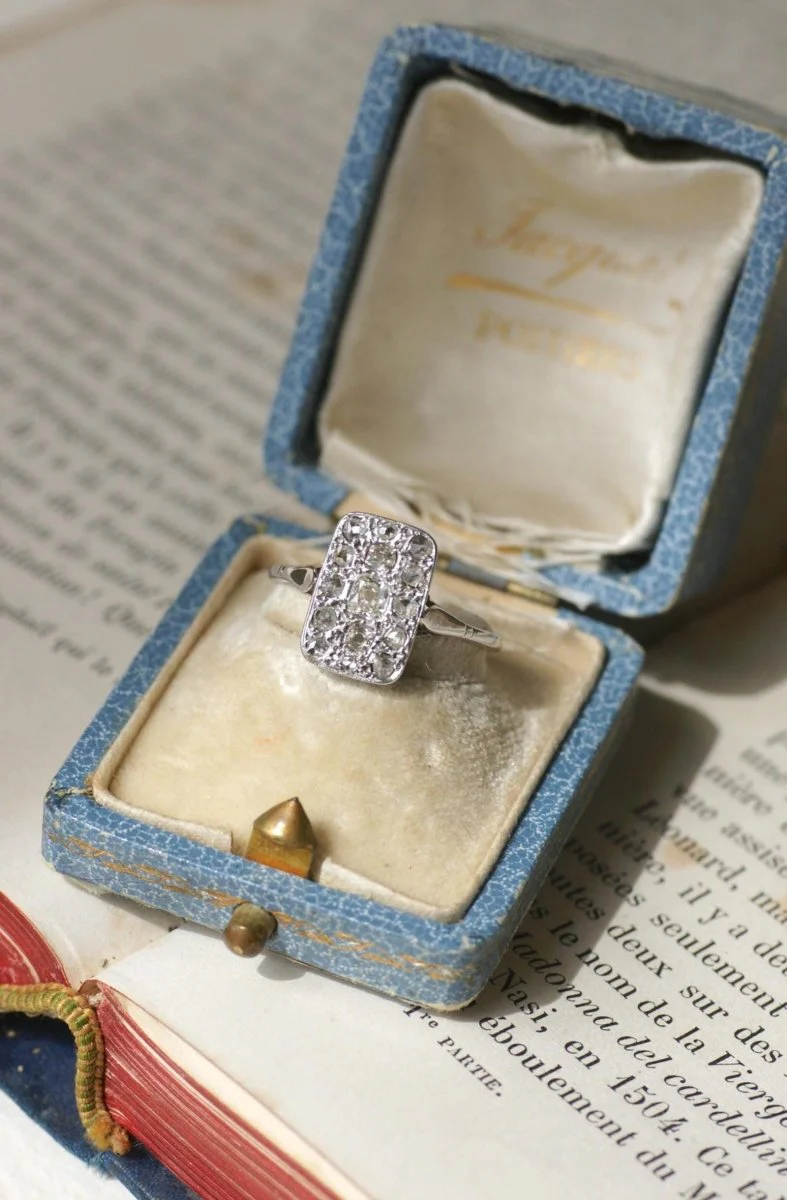 Bague Art Deco Rectangulaire Diamants sur Or Blanc