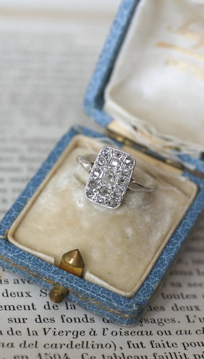 Bague Art Deco Rectangulaire Diamants sur Or Blanc - Image 10