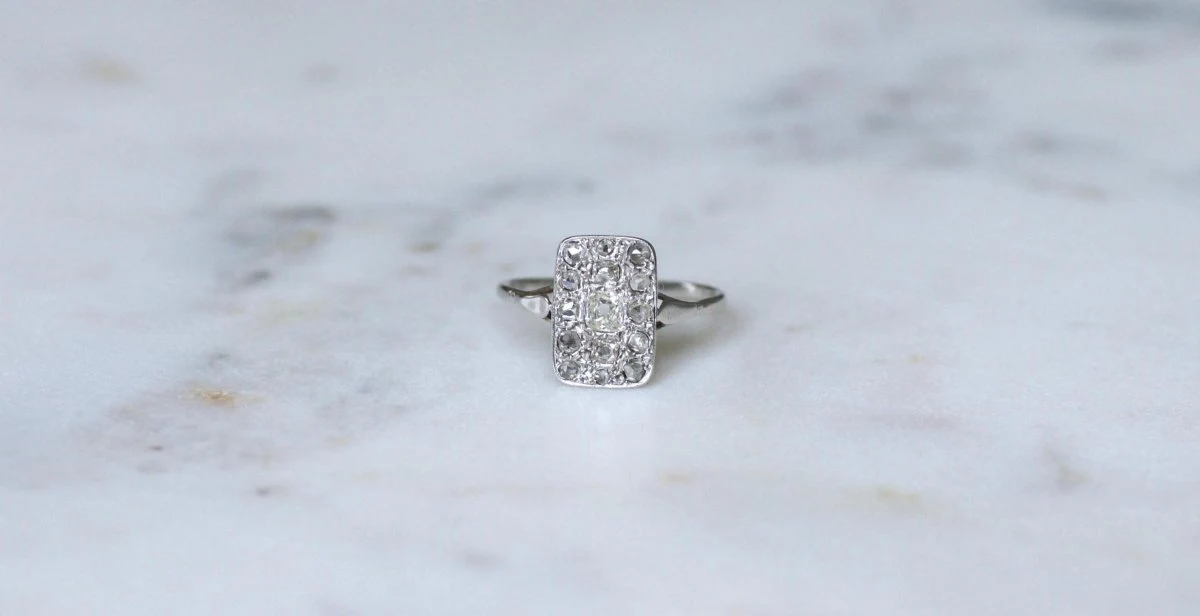 Bague Art Deco Rectangulaire Diamants sur Or Blanc - Image 3