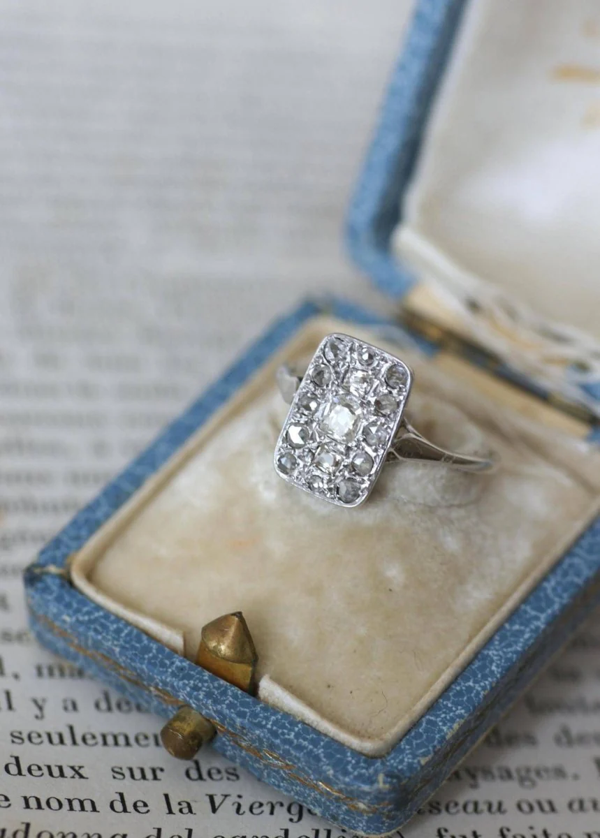 Bague Art Deco Rectangulaire Diamants sur Or Blanc - Image 6