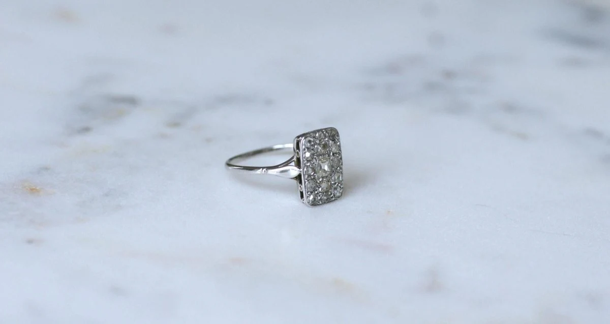 Bague Art Deco Rectangulaire Diamants sur Or Blanc - Image 7