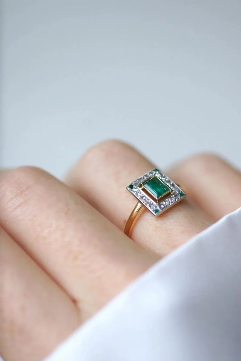 Bague Art Déco Emeraude et diamants - Image 2