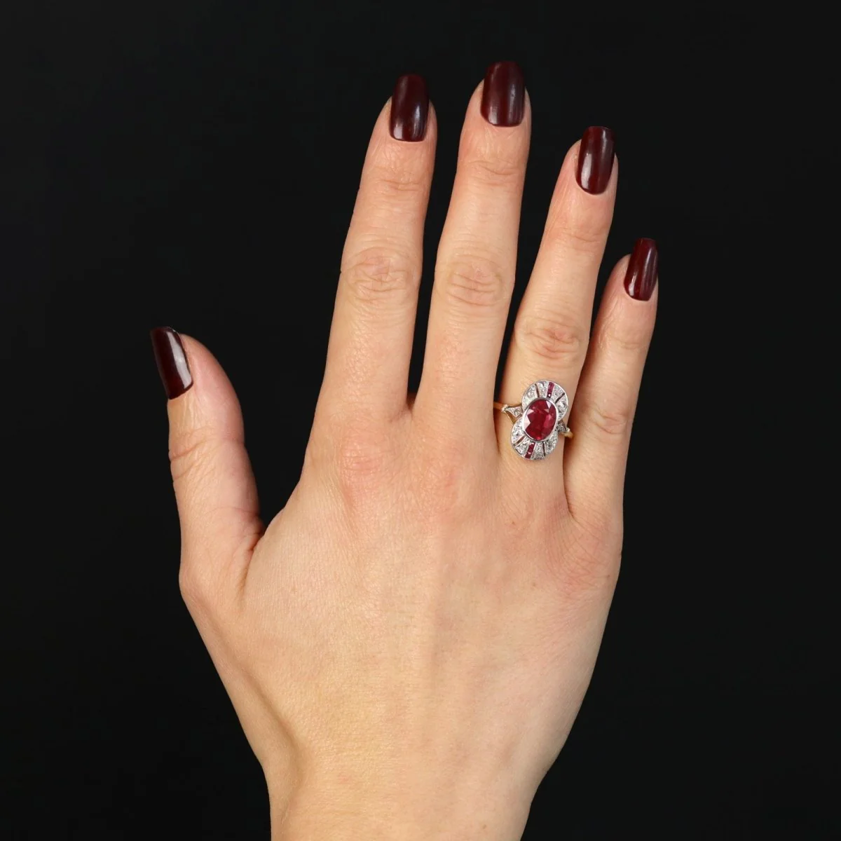Bague Marquise en or jaune, platine, rubis et diamants - Image 2