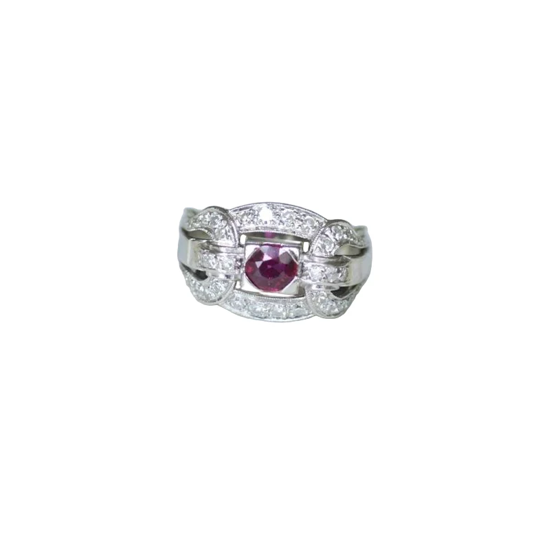 Bague en platine, rubis et diamants