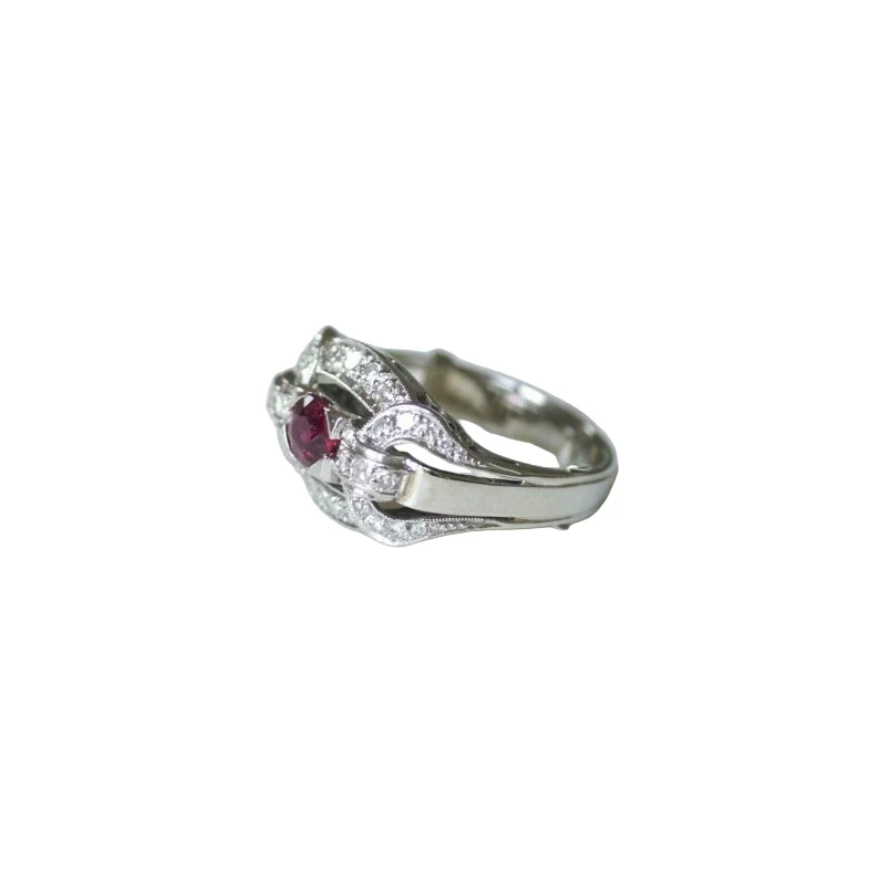 Bague en platine, rubis et diamants - Image 3