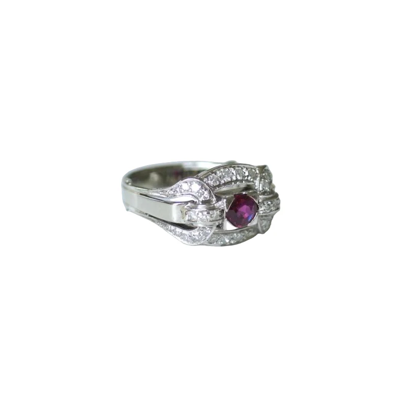 Bague en platine, rubis et diamants - Image 5