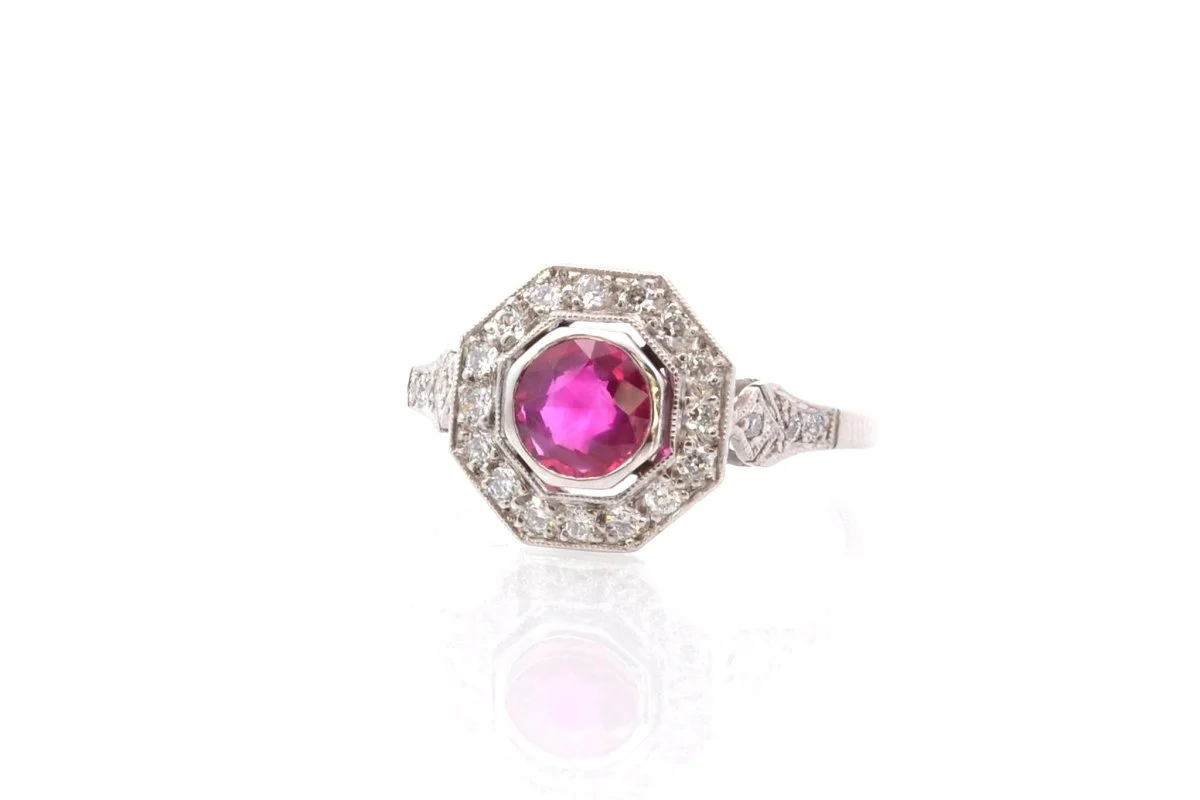 Bague Entourage en platine, rubis et diamant - Image 4
