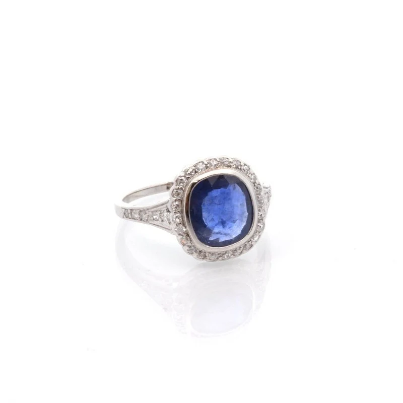 Bague Entourage en platine, saphir et diamants - Image 4