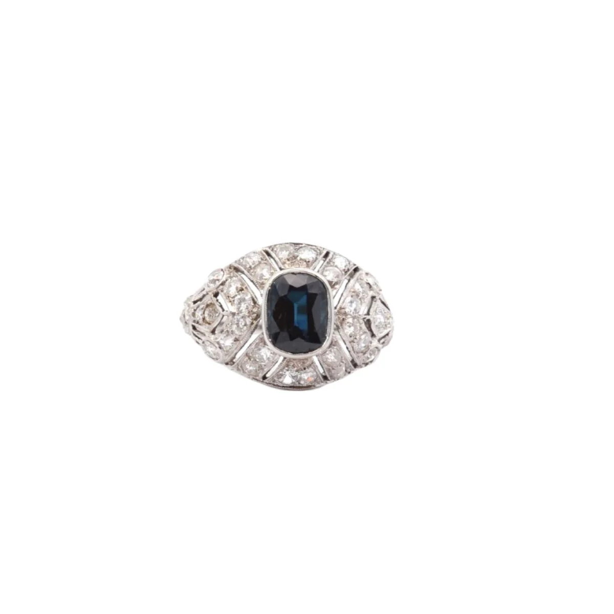 Bague Dôme en platine, saphir et diamants