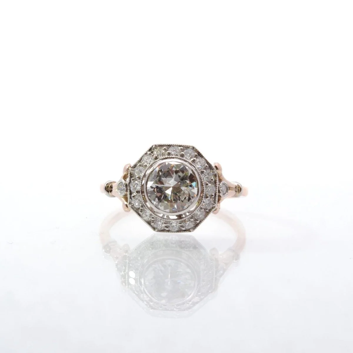 Bague Marguerite en or rose, platine et diamants