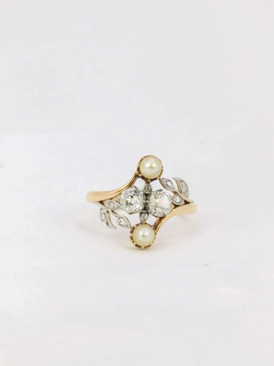 Bague Art Nouveau or diamants taille ancienne perles crème