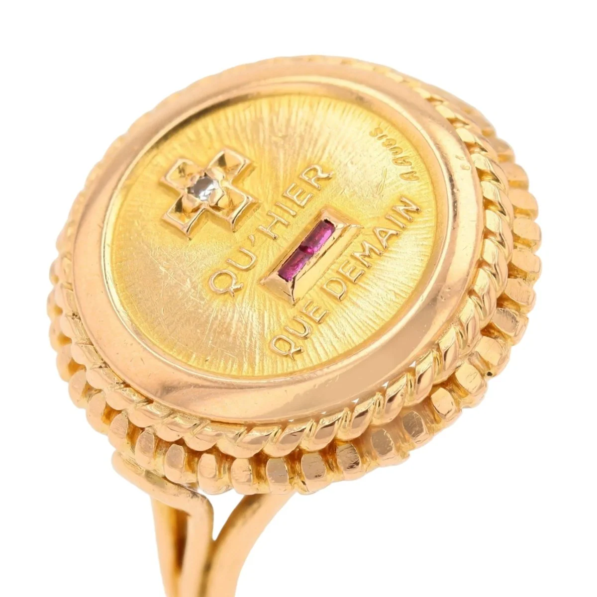 Bague Chevalière AUGIS en or jaune, rubis et diamant - Image 4