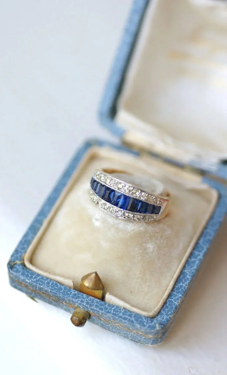 Bague Bandeau Art Deco Saphirs Calibrés et Diamants