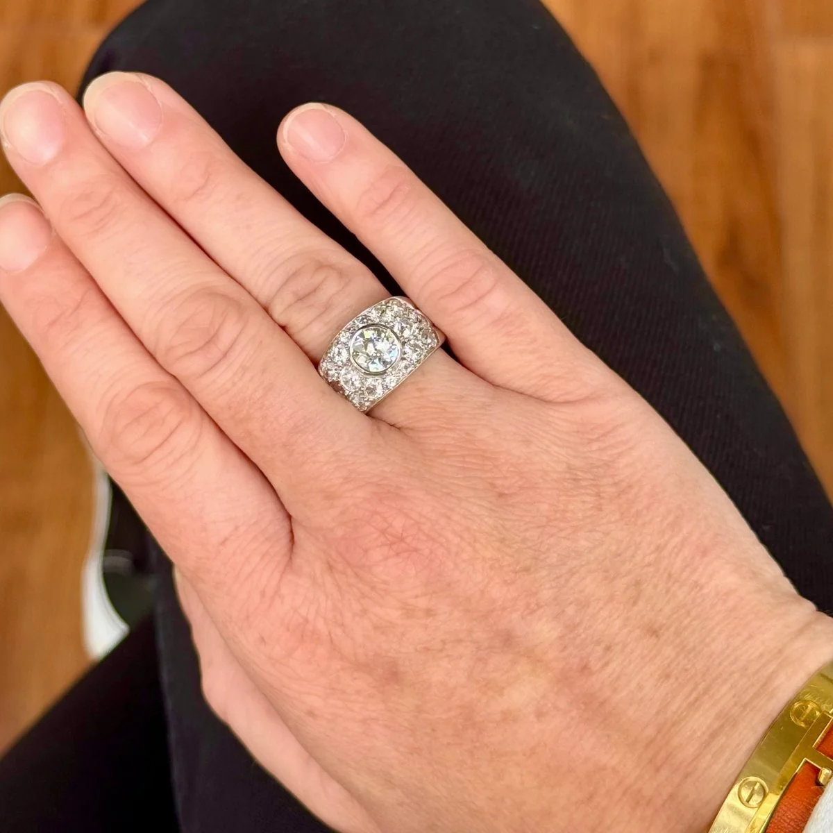 Bague bandeau en or gris et diamants - Image 7
