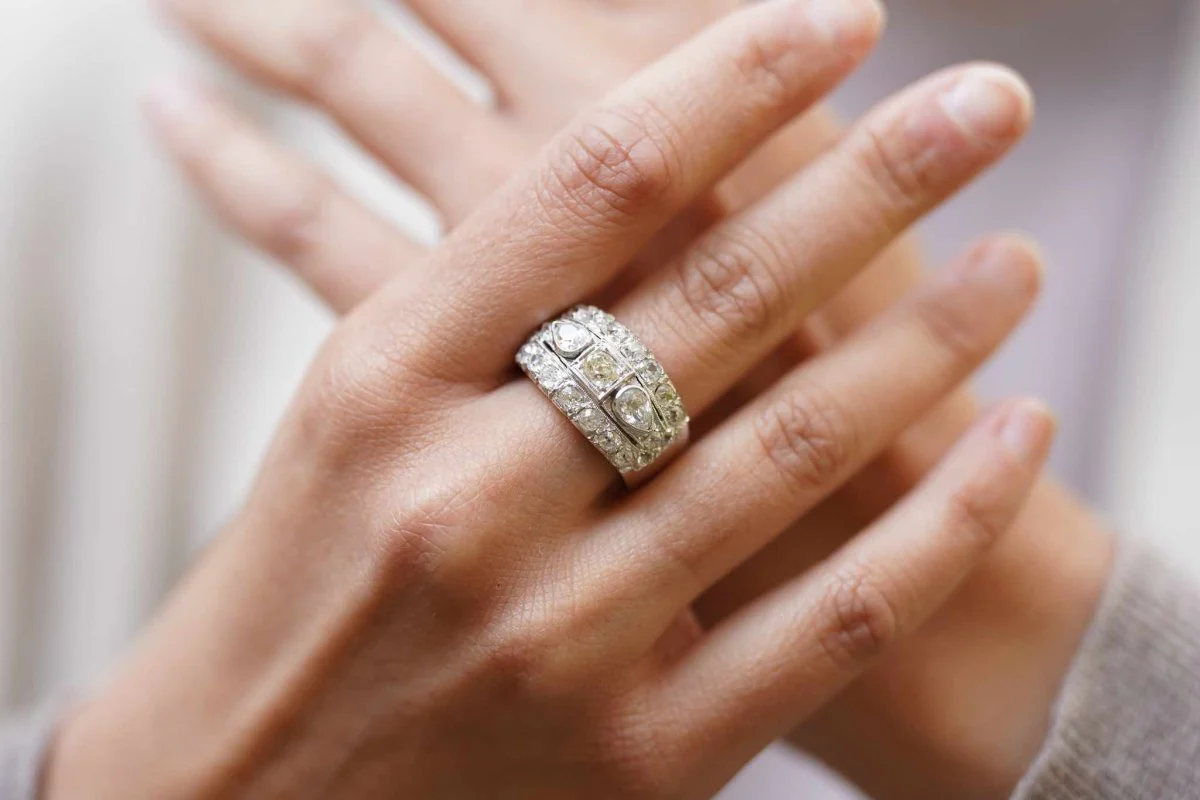 Bague bandeau diamants en or blanc - Image 2